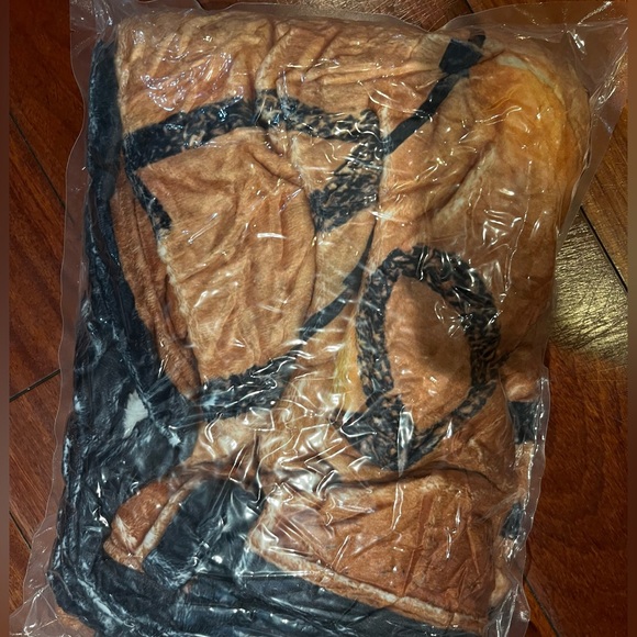 Stranger Things Alphabet Blanket NEW - Picture 4 of 4